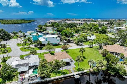 House in Port Richey, Florida 3 bedrooms, 158.03 sq.m. № 2217296 - photo 25