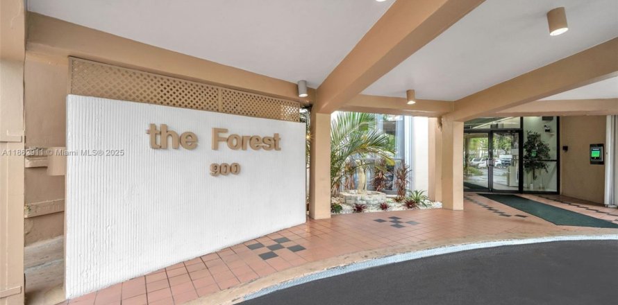 Condominio en Pembroke Pines, Florida, 2 dormitorios № 1891452
