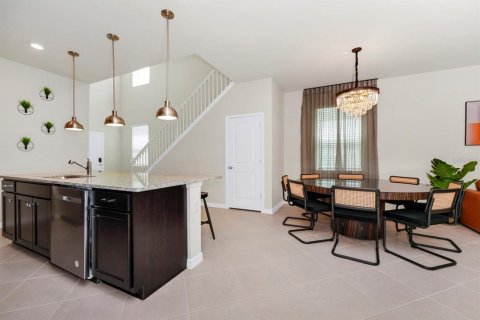House in Clermont, Florida 6 bedrooms, 290.51 sq.m. № 1640098 - photo 8