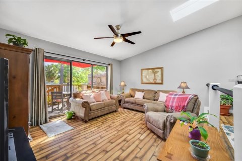 Townhouse in Pinellas Park, Florida 2 bedrooms, 110.55 sq.m. № 1817273 - photo 13