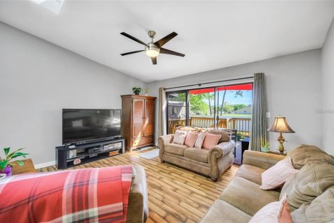 Townhouse in Pinellas Park, Florida 2 bedrooms, 110.55 sq.m. № 1817273 - photo 12