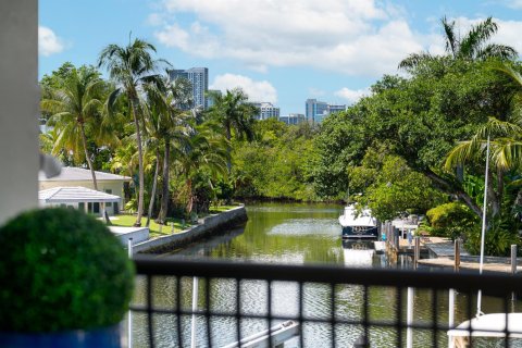 Adosado en venta en Fort Lauderdale, Florida, 3 dormitorios, 271.37 m2 № 2365242 - foto 2