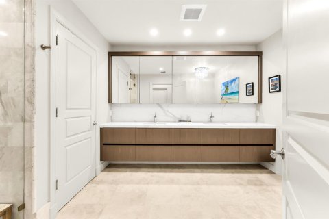 Adosado en venta en Fort Lauderdale, Florida, 3 dormitorios, 271.37 m2 № 2365242 - foto 17
