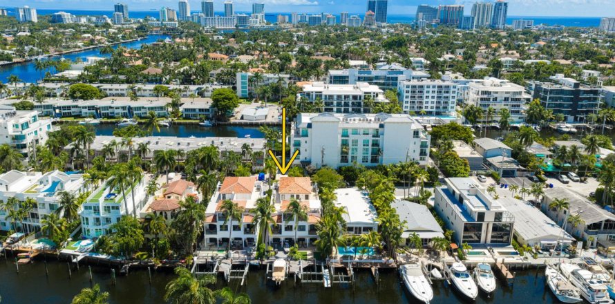 Adosado en Fort Lauderdale, Florida 3 dormitorios, 271.37 m2 № 2365242