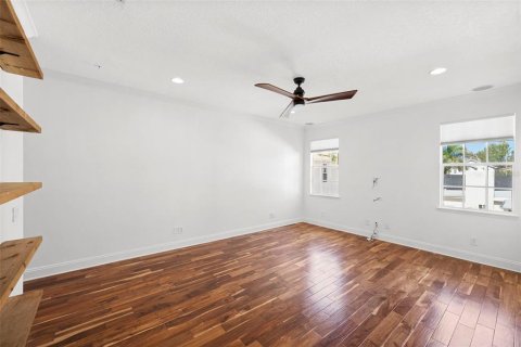 Adosado en venta en Tampa, Florida, 4 dormitorios, 254.65 m2 № 2295253 - foto 9