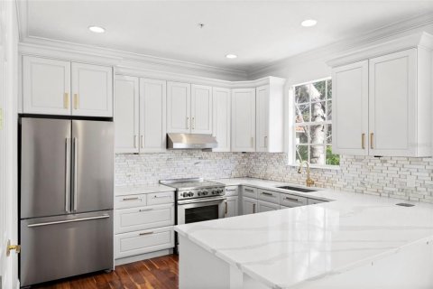 Adosado en venta en Tampa, Florida, 4 dormitorios, 254.65 m2 № 2295253 - foto 4