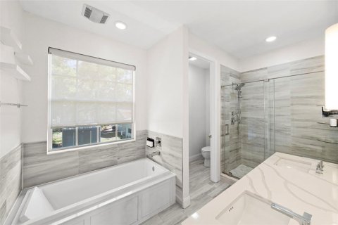 Adosado en venta en Tampa, Florida, 4 dormitorios, 254.65 m2 № 2295253 - foto 17