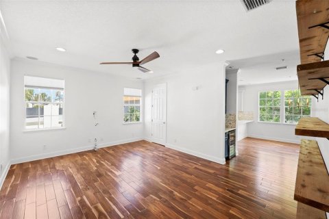 Adosado en venta en Tampa, Florida, 4 dormitorios, 254.65 m2 № 2295253 - foto 11