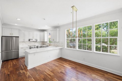 Adosado en venta en Tampa, Florida, 4 dormitorios, 254.65 m2 № 2295253 - foto 2