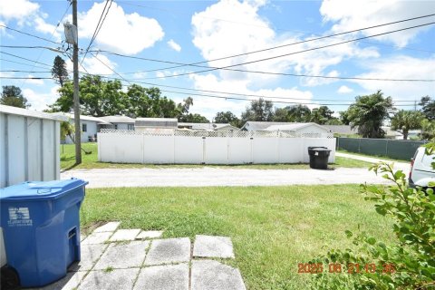 Studio in Saint Petersburg, Florida № 1904462 - photo 5