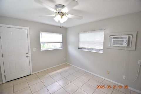 Studio in Saint Petersburg, Florida № 1904462 - photo 8