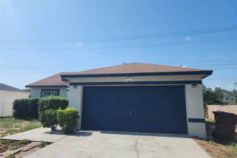 House in Haines City, Florida 3 bedrooms, 117.61 sq.m. № 1755543 - photo 1