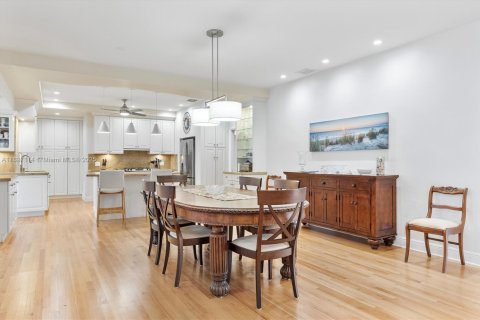 House in Miami Shores, Florida 5 bedrooms, 335.93 sq.m. № 1948573 - photo 11