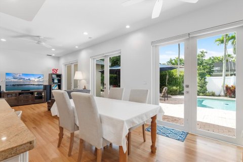 House in Miami Shores, Florida 5 bedrooms, 335.93 sq.m. № 1948573 - photo 17