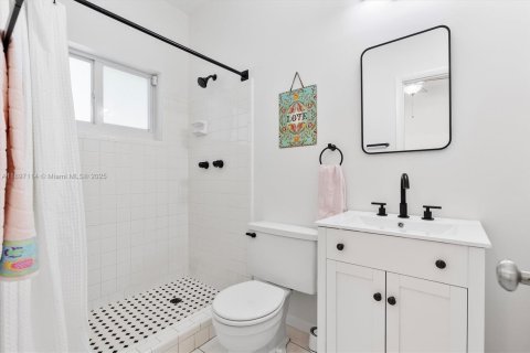 House in Miami Shores, Florida 5 bedrooms, 335.93 sq.m. № 1948573 - photo 30