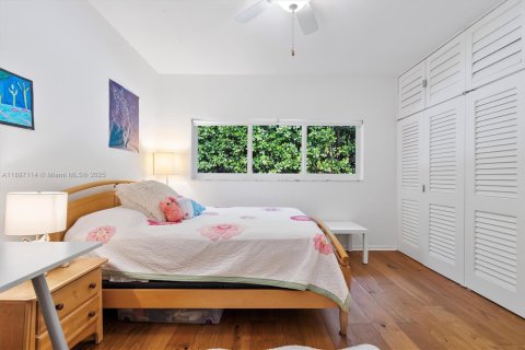 House in Miami Shores, Florida 5 bedrooms, 335.93 sq.m. № 1948573 - photo 27