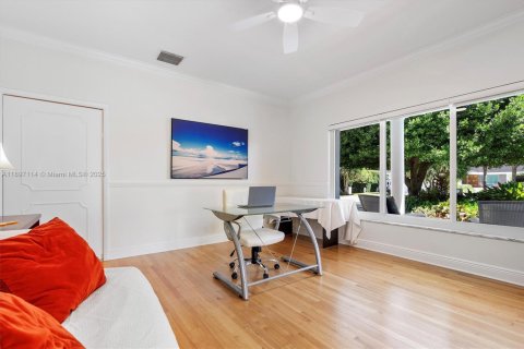 House in Miami Shores, Florida 5 bedrooms, 335.93 sq.m. № 1948573 - photo 18
