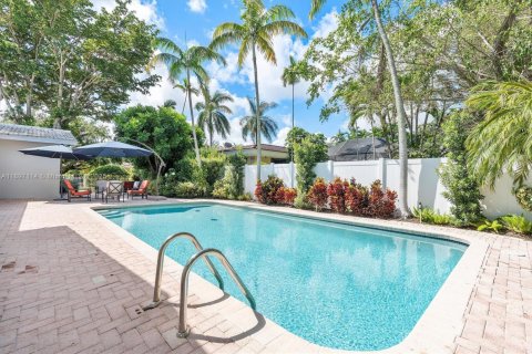 House in Miami Shores, Florida 5 bedrooms, 335.93 sq.m. № 1948573 - photo 10