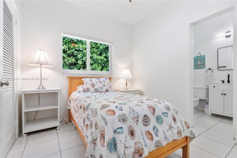 House in Miami Shores, Florida 5 bedrooms, 335.93 sq.m. № 1948573 - photo 29