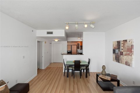 Condominio en venta en Miami, Florida, 1 dormitorio, 78.6 m2 № 1888800 - foto 24