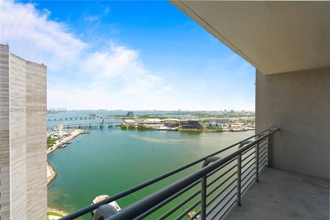 Condominio en venta en Miami, Florida, 1 dormitorio, 78.6 m2 № 1888800 - foto 3