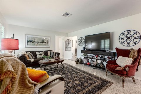House in Sanford, Florida 2 bedrooms, 179.86 sq.m. № 1868996 - photo 3