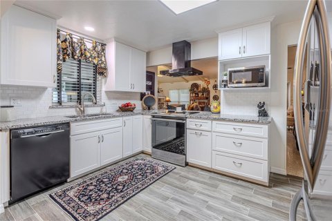 House in Sanford, Florida 2 bedrooms, 179.86 sq.m. № 1868996 - photo 6