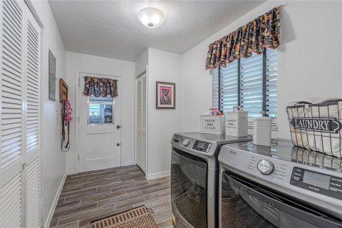 House in Sanford, Florida 2 bedrooms, 179.86 sq.m. № 1868996 - photo 22