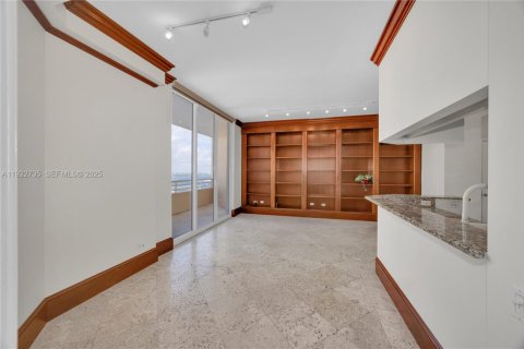 Condominio en alquiler en Miami, Florida, 1 dormitorio, 89.09 m2 № 1989651 - foto 18