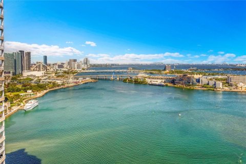 Condominio en alquiler en Miami, Florida, 1 dormitorio, 89.09 m2 № 1989651 - foto 2