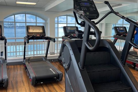 Condominio en alquiler en Miami, Florida, 1 dormitorio, 89.09 m2 № 1989651 - foto 11