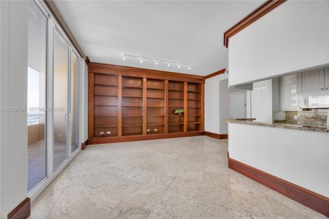 Condominio en alquiler en Miami, Florida, 1 dormitorio, 89.09 m2 № 1989651 - foto 19