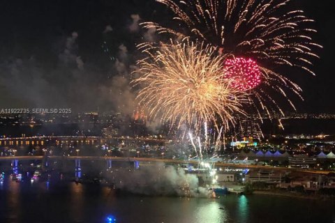 Condominio en alquiler en Miami, Florida, 1 dormitorio, 89.09 m2 № 1989651 - foto 15