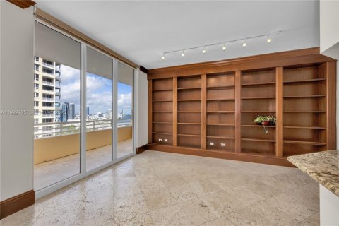 Condominio en alquiler en Miami, Florida, 1 dormitorio, 89.09 m2 № 1989651 - foto 16