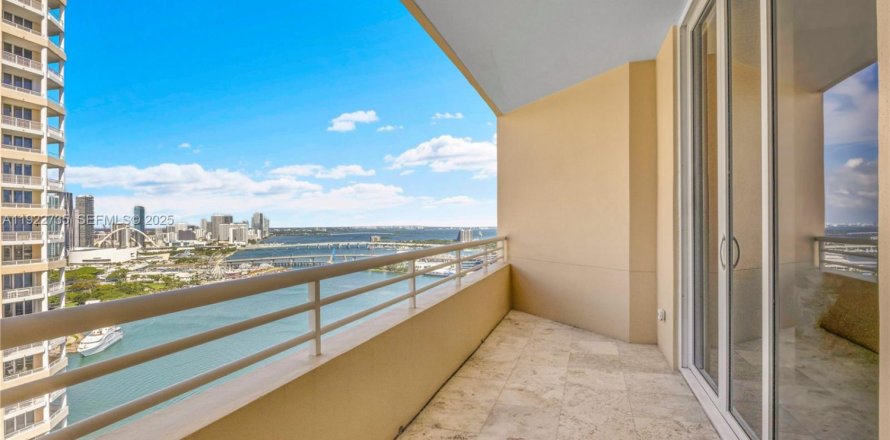 Condominio en Miami, Florida, 1 dormitorio  № 1989651