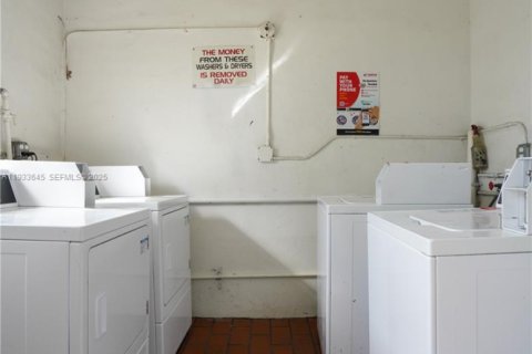 Apartment in Miami Beach, Florida 2 bedrooms, 83.61 sq.m. № 1991438 - photo 18