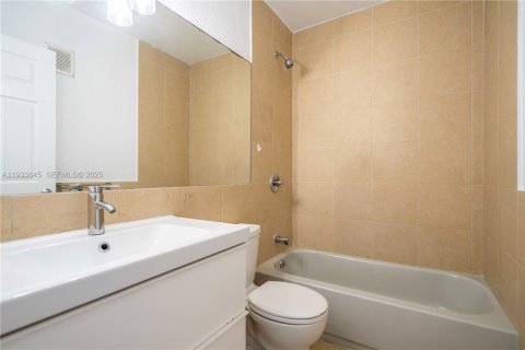 Apartment in Miami Beach, Florida 2 bedrooms, 83.61 sq.m. № 1991438 - photo 12