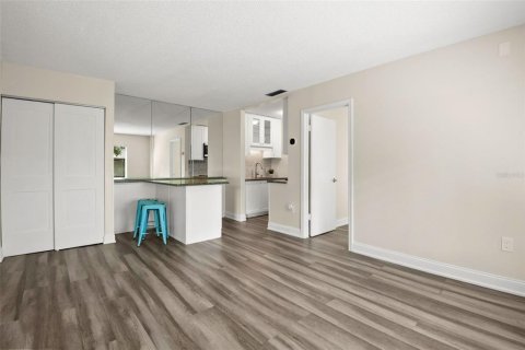 Condo in Clearwater, Florida, 1 bedroom  № 1915114 - photo 7
