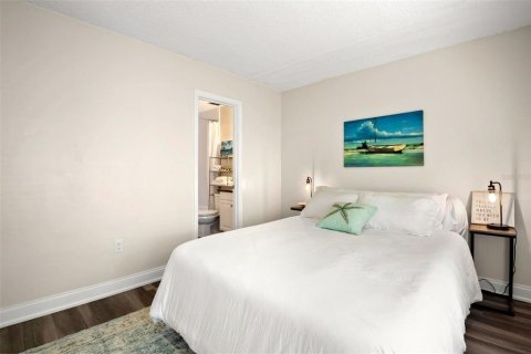 Condo in Clearwater, Florida, 1 bedroom  № 1915114 - photo 12