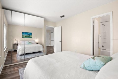 Condo in Clearwater, Florida, 1 bedroom  № 1915114 - photo 13
