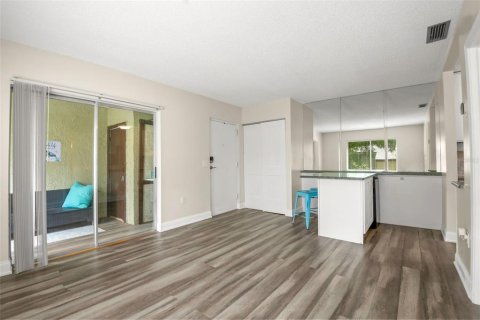 Condo in Clearwater, Florida, 1 bedroom  № 1915114 - photo 6