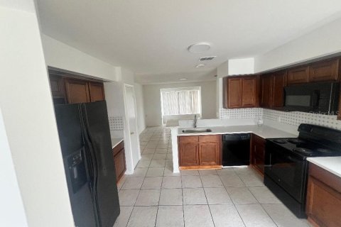 Villa ou maison à louer à Kissimmee, Floride: 4 chambres, 177.07 m2 № 2413675 - photo 4