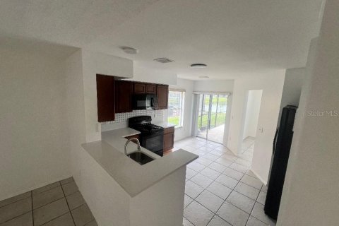 Villa ou maison à louer à Kissimmee, Floride: 4 chambres, 177.07 m2 № 2413675 - photo 10