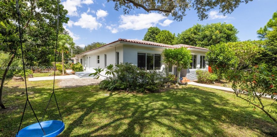 Дом в Бискейн-Парк, Флорида 3 спальни, 200.67м2 № 2032873