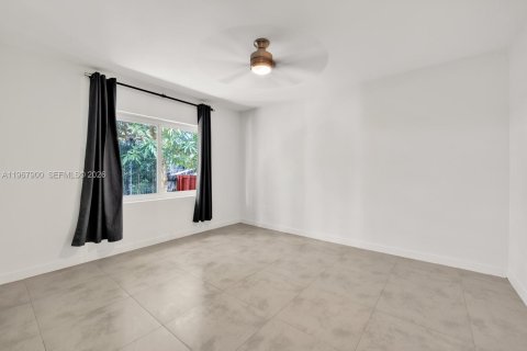 Снять в аренду виллу или дом в Бискейн-Парк, Флорида 3 спальни, 200.67м2, № 2032873 - фото 13