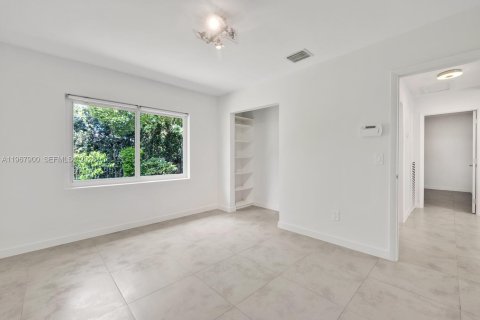 Снять в аренду виллу или дом в Бискейн-Парк, Флорида 3 спальни, 200.67м2, № 2032873 - фото 12