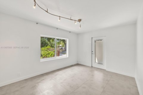 Снять в аренду виллу или дом в Бискейн-Парк, Флорида 3 спальни, 200.67м2, № 2032873 - фото 10