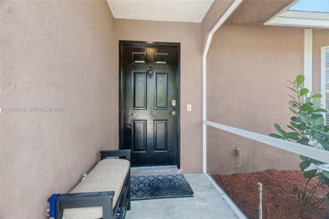 Villa ou maison à vendre à West Palm Beach, Floride: 3 chambres, 176.42 m2 № 2027400 - photo 2