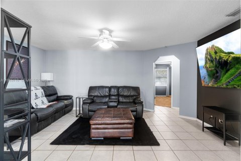 Villa ou maison à vendre à West Palm Beach, Floride: 3 chambres, 176.42 m2 № 2027400 - photo 13