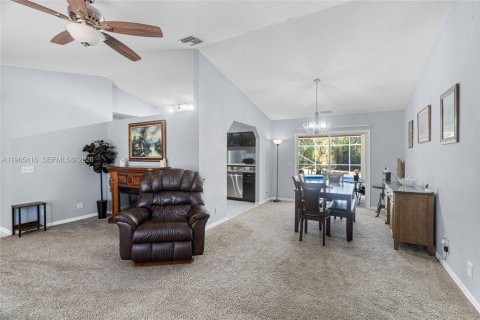 Villa ou maison à vendre à West Palm Beach, Floride: 3 chambres, 176.42 m2 № 2027400 - photo 5